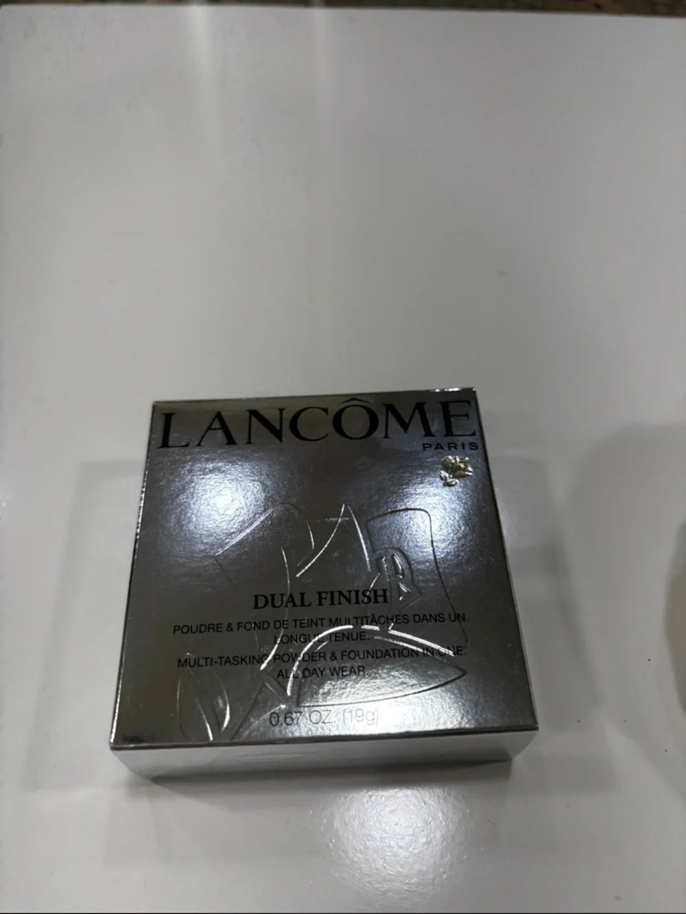 Lancôme Dual Finish Powder/ Foundation Compact in Silver - Picture 1 of 5